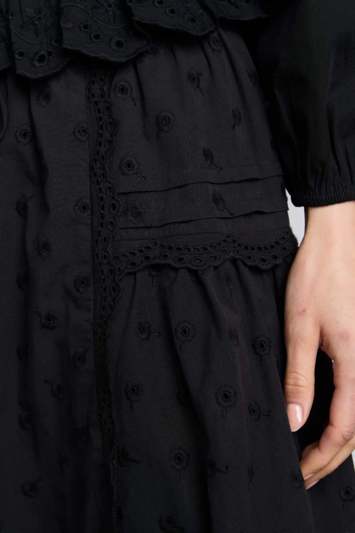 agatha embroidered midi skirt - black
