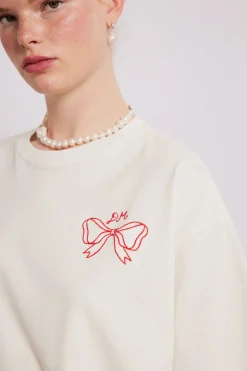bow logo short sleeve tee