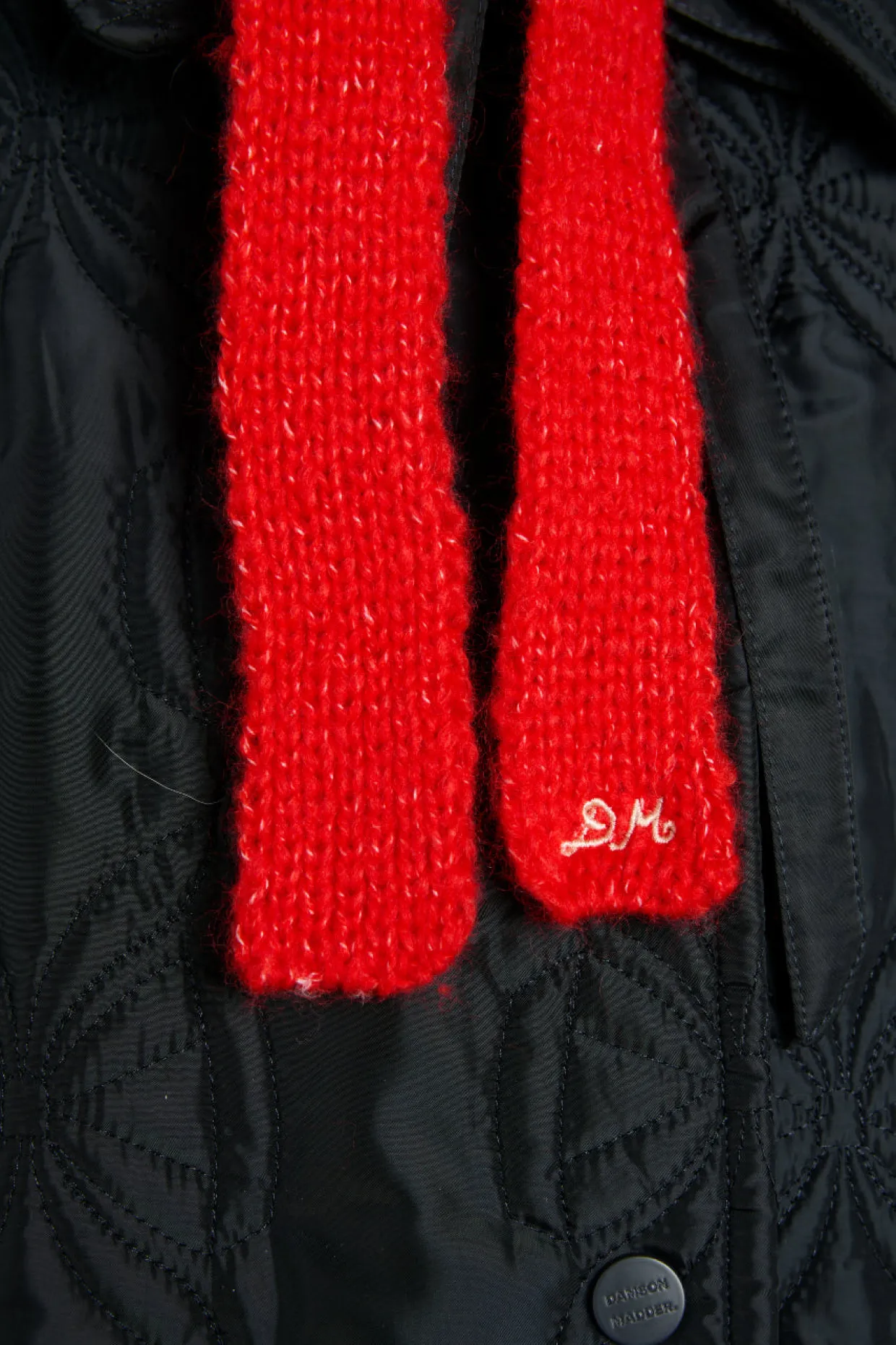 hood in grey marl with red tie in premium yarn