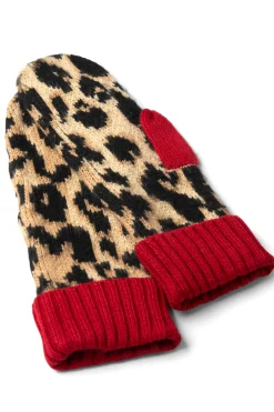 leopard mittens in fluffy yarn