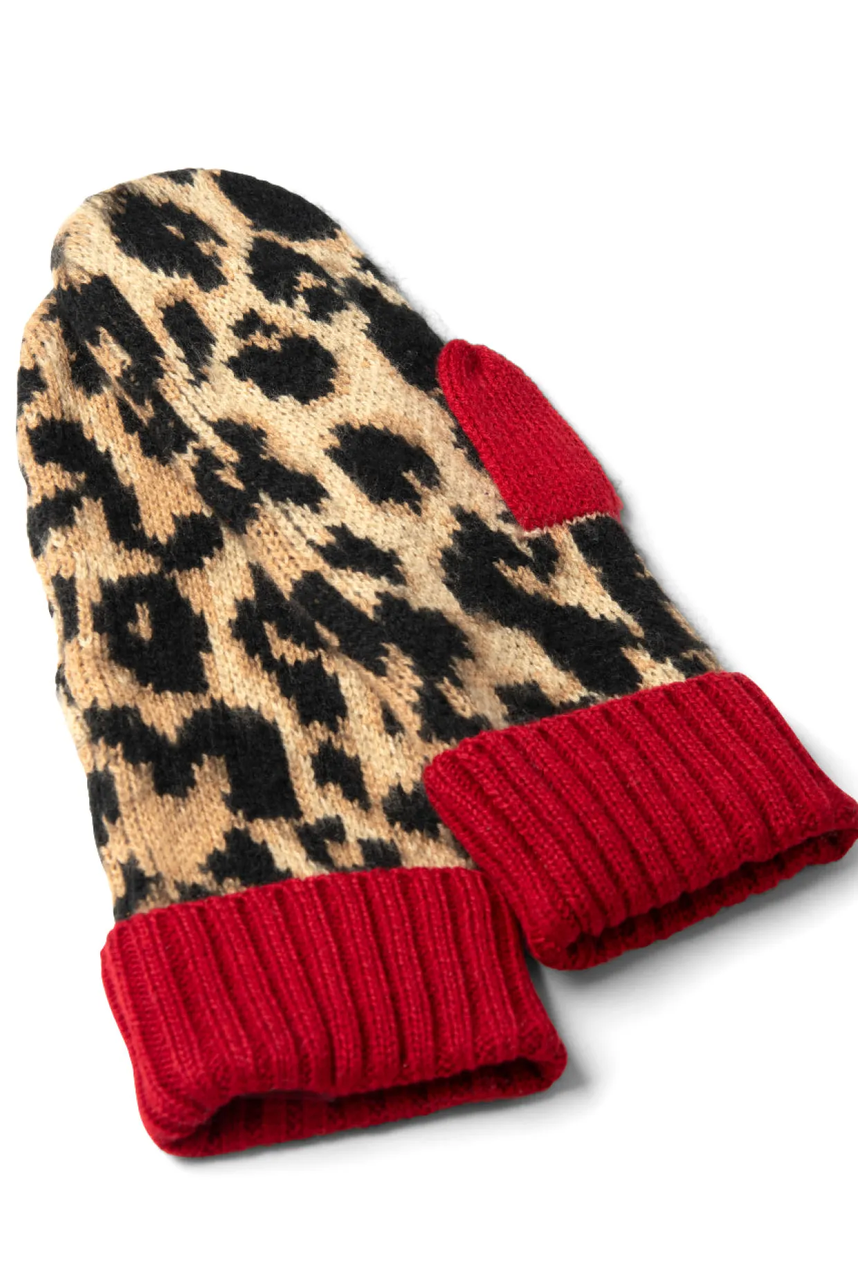 leopard mittens in fluffy yarn