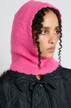 scalloped edge hood in pink