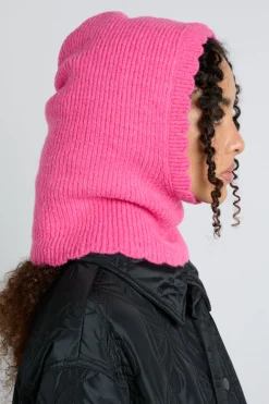 scalloped edge hood in pink
