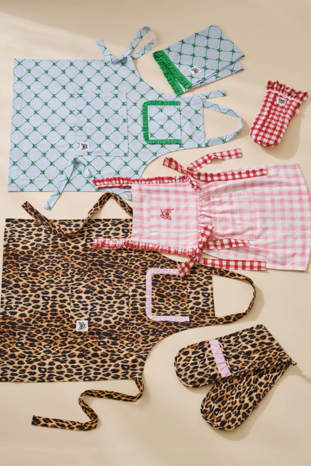 valerie apron - leopard pink ruffle